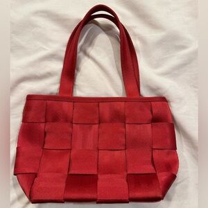 Harvey’s seatbelt bag